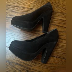 Robert Clergie - black suede pumps - size 6